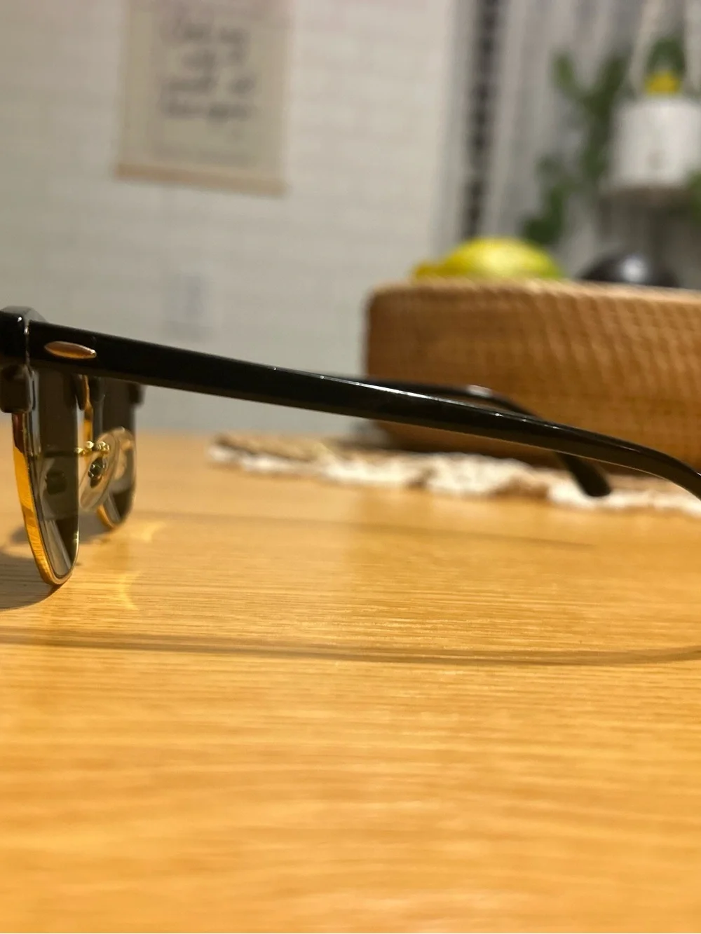 Ray-Ban Clubmaster Sunglasses in Black/Gold w Green Lens no scratches on lenses